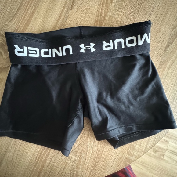 Under Armour Black Women's Shorts - Picture 3 of 4